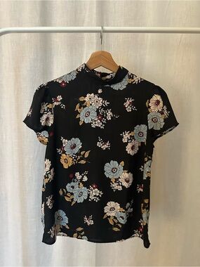 Forever 21 Black Floral Mock-Neck Short Sleeve Blouse